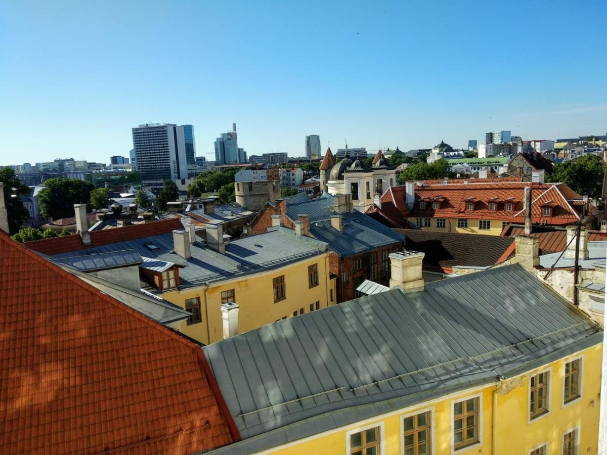Cozy Oldtown Studio With Magnific City View Tallin Exterior foto
