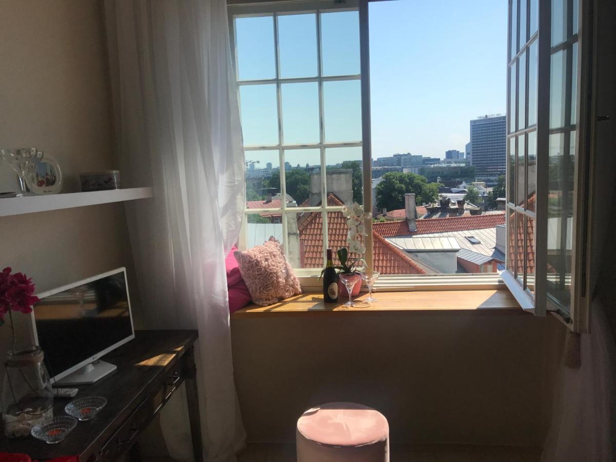 Cozy Oldtown Studio With Magnific City View Tallin Exterior foto